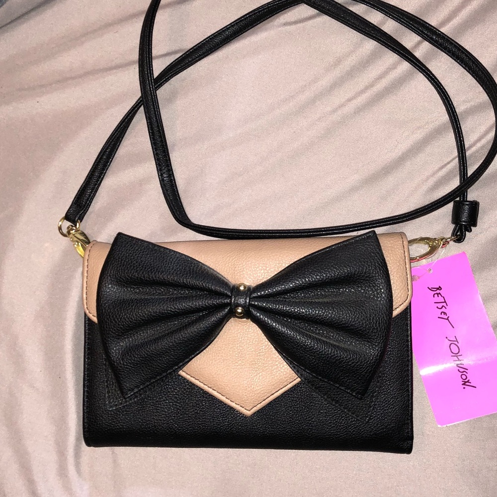 Bestsy Johnson Convertible Crossbody/Clutch
